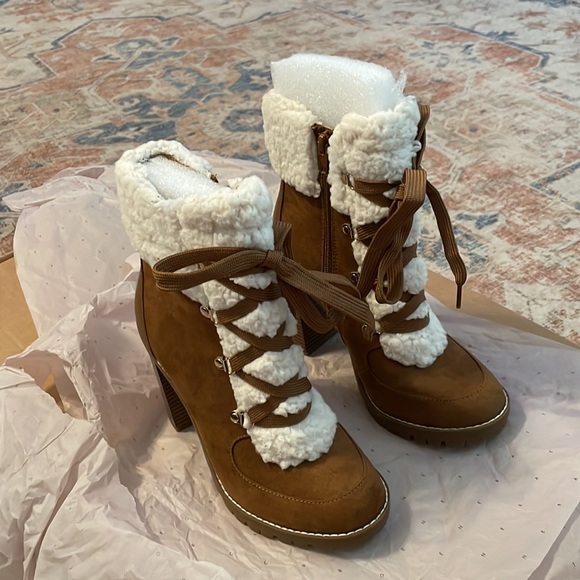 BCBGeneration Women's Hiker Ankle Boot, size 8 - Picture 5 of 14